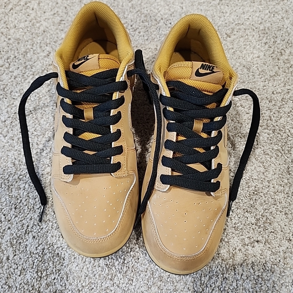 Mens 11.5 Nike Dunk Low Retro SE Wheat Gum With Black Laces